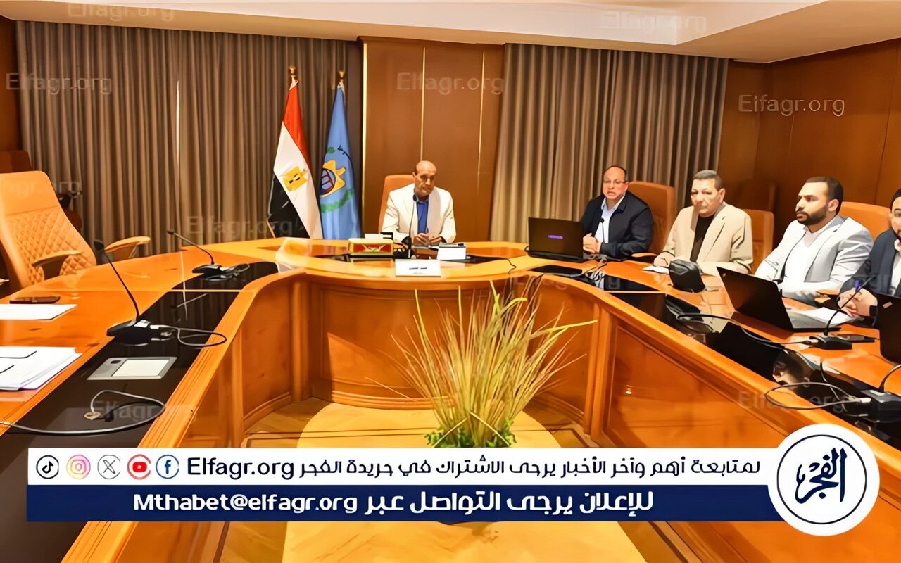 محافظ أسيوط يترأس اجتماعًا لمتابعة مشروعات حياة كريمة بالمحافظة