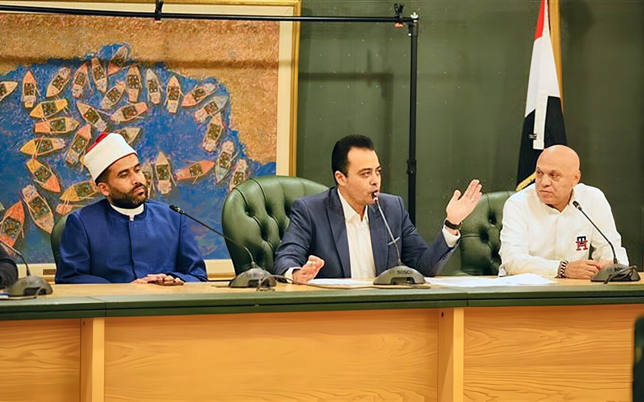 لجنة الحج بالصحفيين تنظم لقاءً لتوزيع تأشيرات العمرة وشرح المناسك للأعضاء المشاركين