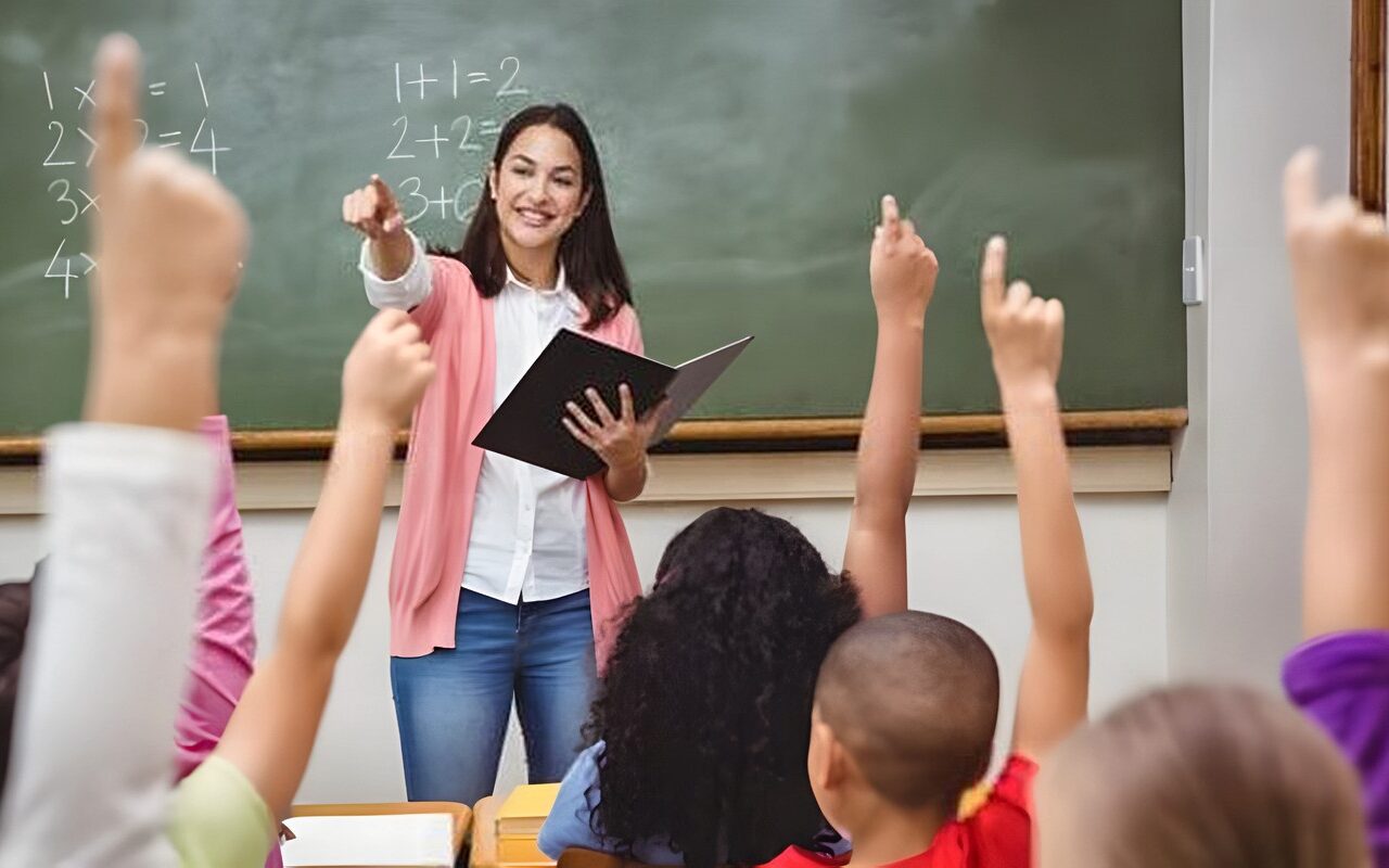 نقيب المعلمين: كرامة المعلم ورعاية حقوقه على رأس أولوياتنا والتعليم رسالة الأنبياء