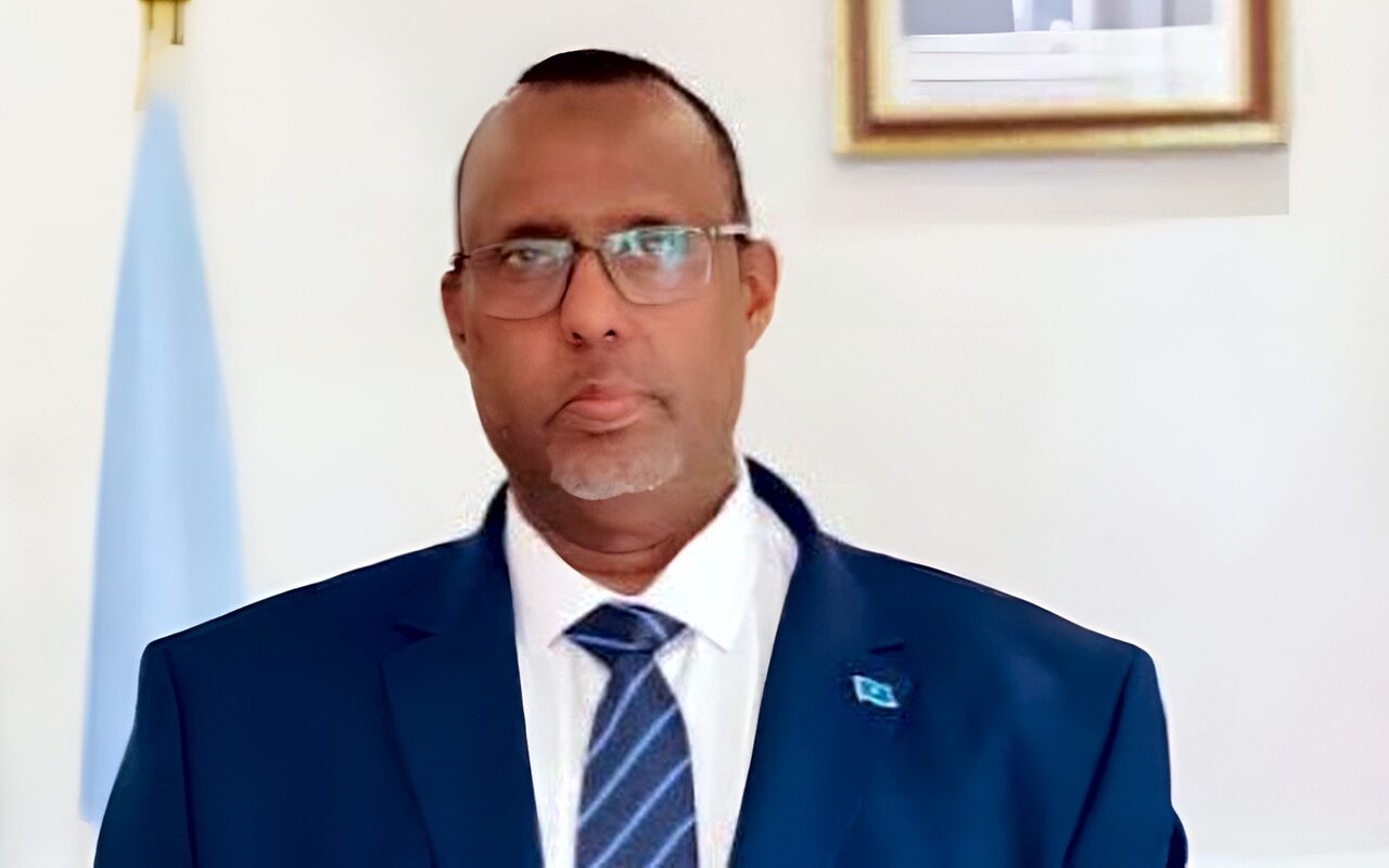 السفير الصومالي يهنئ الرئيس السيسي والشعب المصري بذكرى انتصارات أكتوبر المجيدة