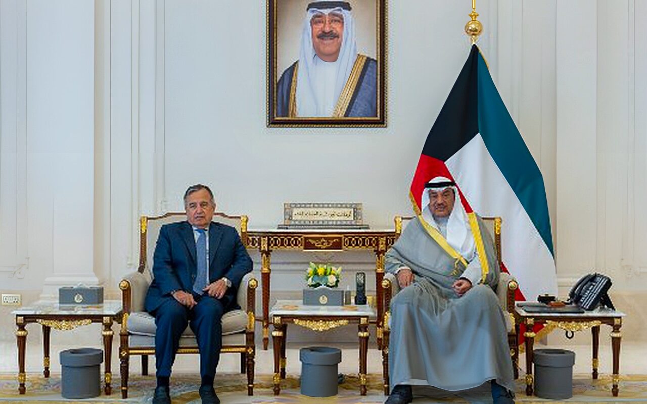 نبيل فهمي وولي عهد الكويت يبحثان دعم العمل العربي المشترك