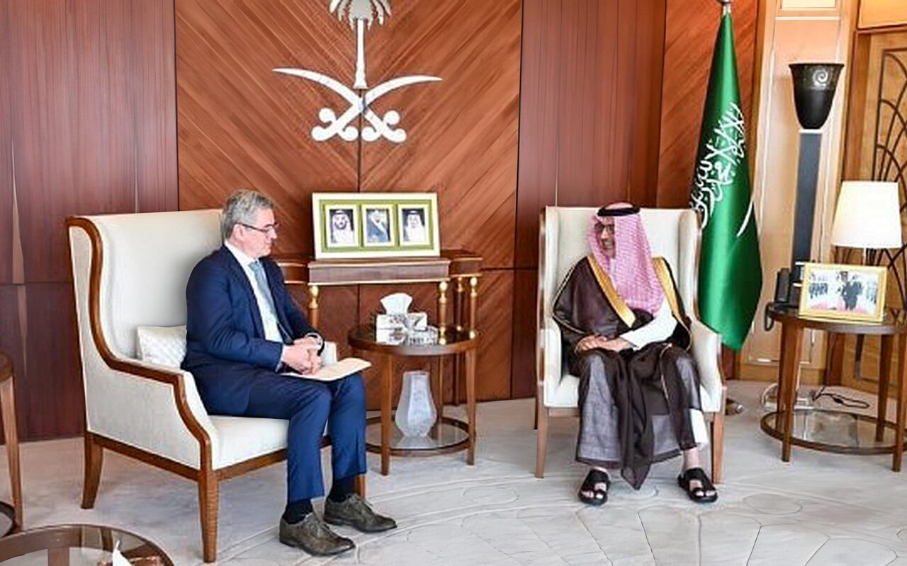 السفير السعودي بالقاهرة يلتقي نظيره الروسي الجديد لبحث الموضوعات المشتركة