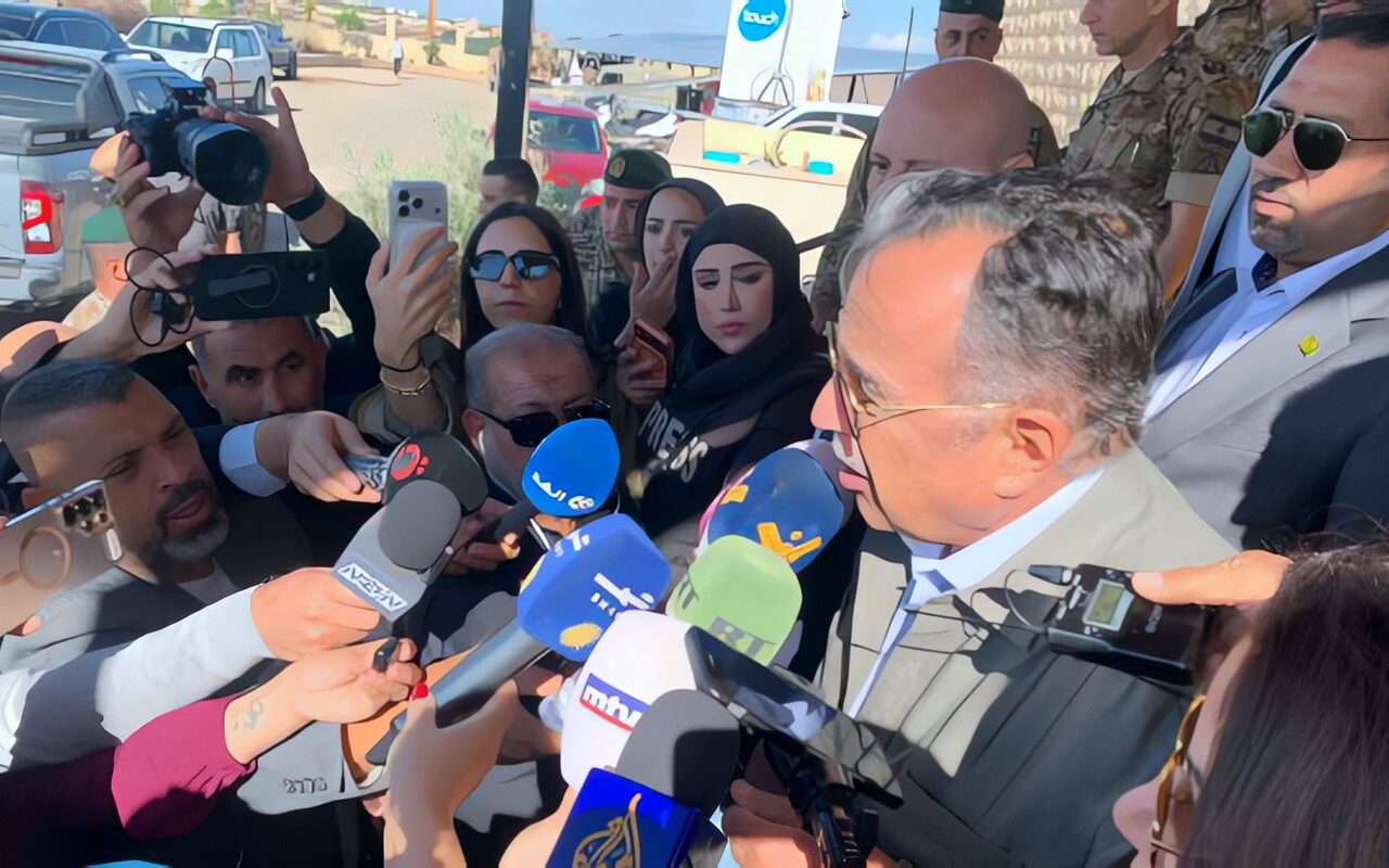 نبيل فهمي يتفقد الأوضاع الأمنية والإنسانية في بلدات الجنوب اللبناني