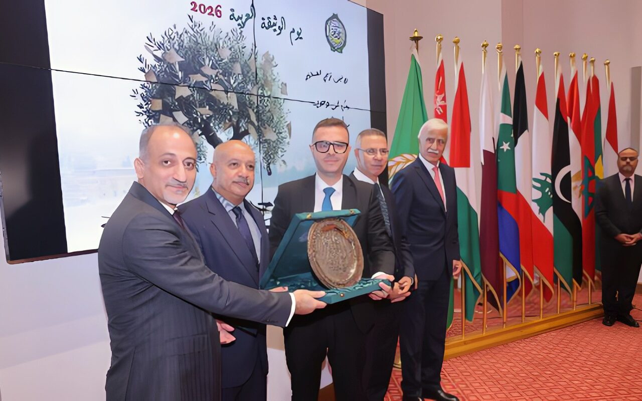 تكريم الجامعة العربية ودياب اللوح تقديرا لجهودهما في دعم القضية الفلسطينية