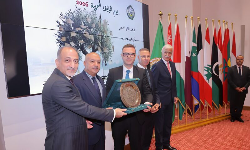 تكريم الجامعة العربية ودياب اللوح تقديرا لجهودهما في دعم القضية الفلسطينية