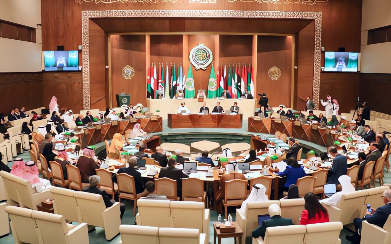 البرلمان العربي يثمن تفويض الرئيس السيسي باتخاذ ما يلزم لدعم السعودية