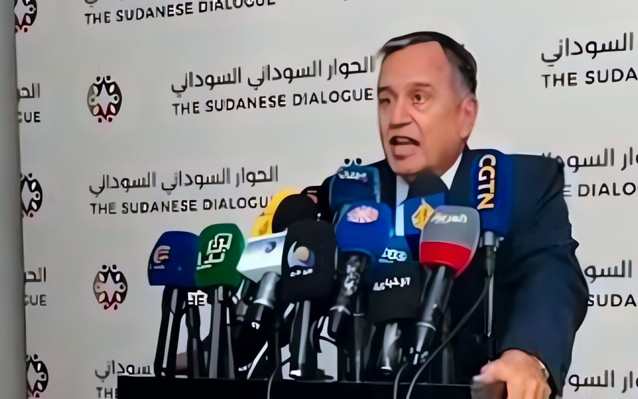 نبيل فهمي من الخرطوم: الجامعة العربية ملتزمة بدعم سيادة السودان ووحدة أراضيه
