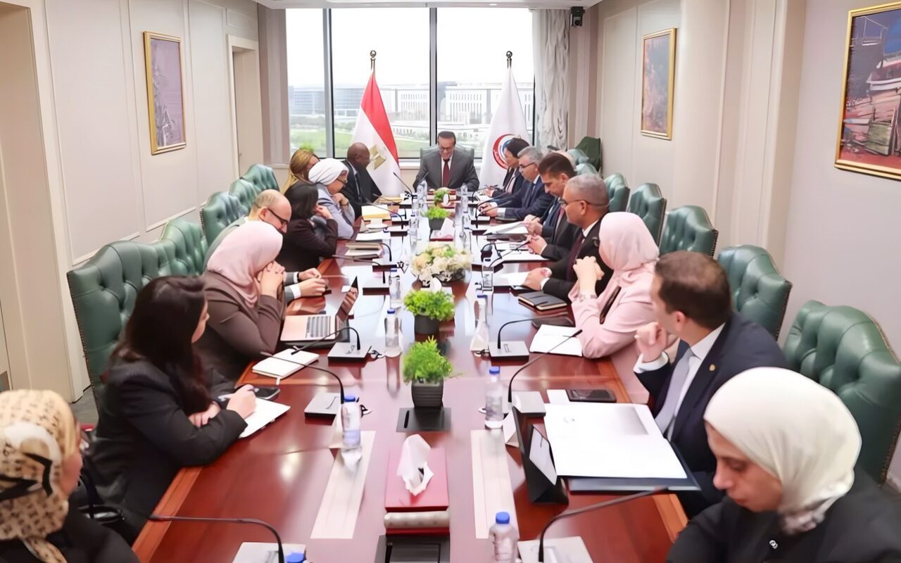عبد الغفار يبحث مع بنك التنمية الأفريقي التوسع في التأمين الصحي الشامل