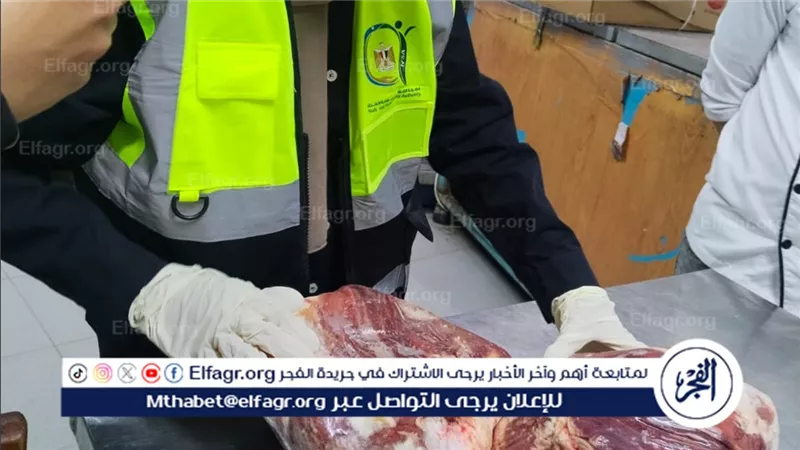 الوجبات امنة تماما..محافظ سوهاج يوجة بفحص الطعام بمستشفى الهلال