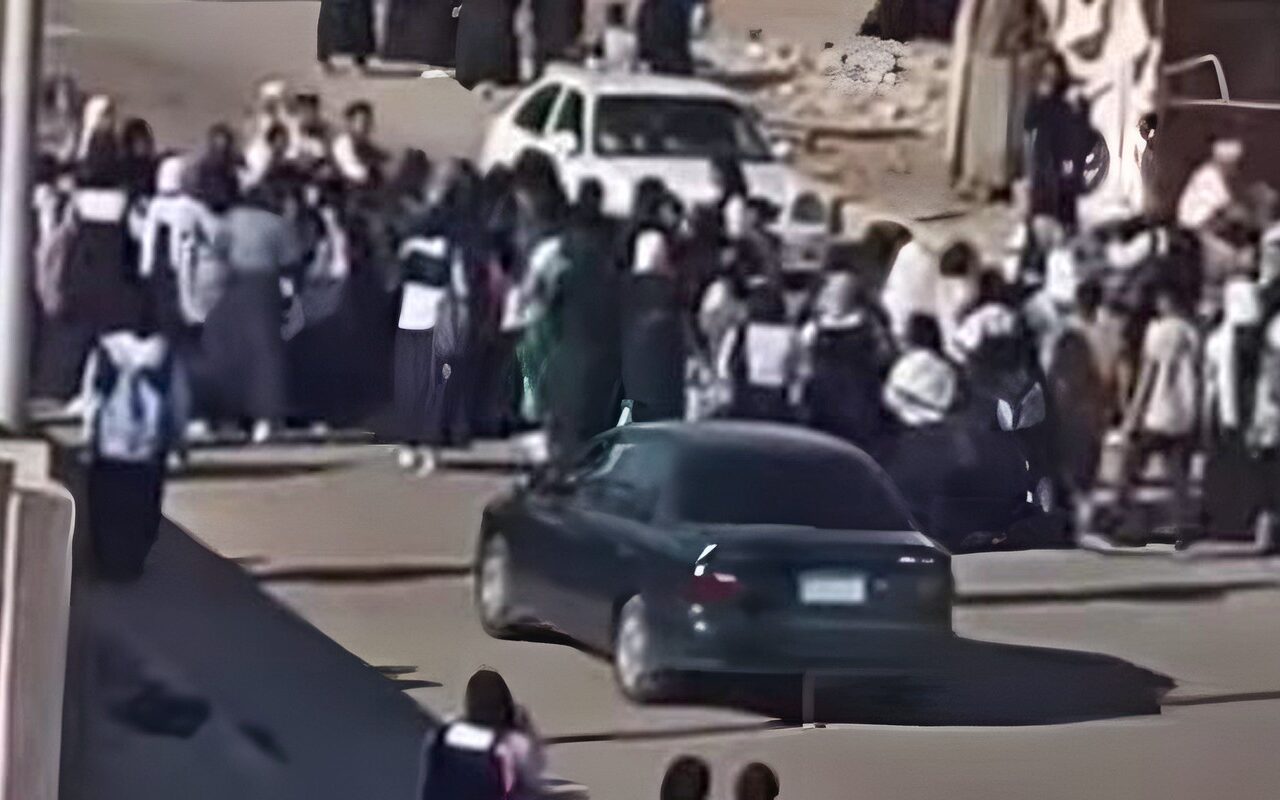 ألفاظ خارجة وسلاح أبيض.. مشاجرة بين طالبات مدرسة الصنايع بنات في السويس