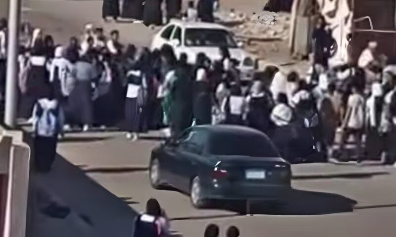 ألفاظ خارجة وسلاح أبيض.. مشاجرة بين طالبات مدرسة الصنايع بنات في السويس