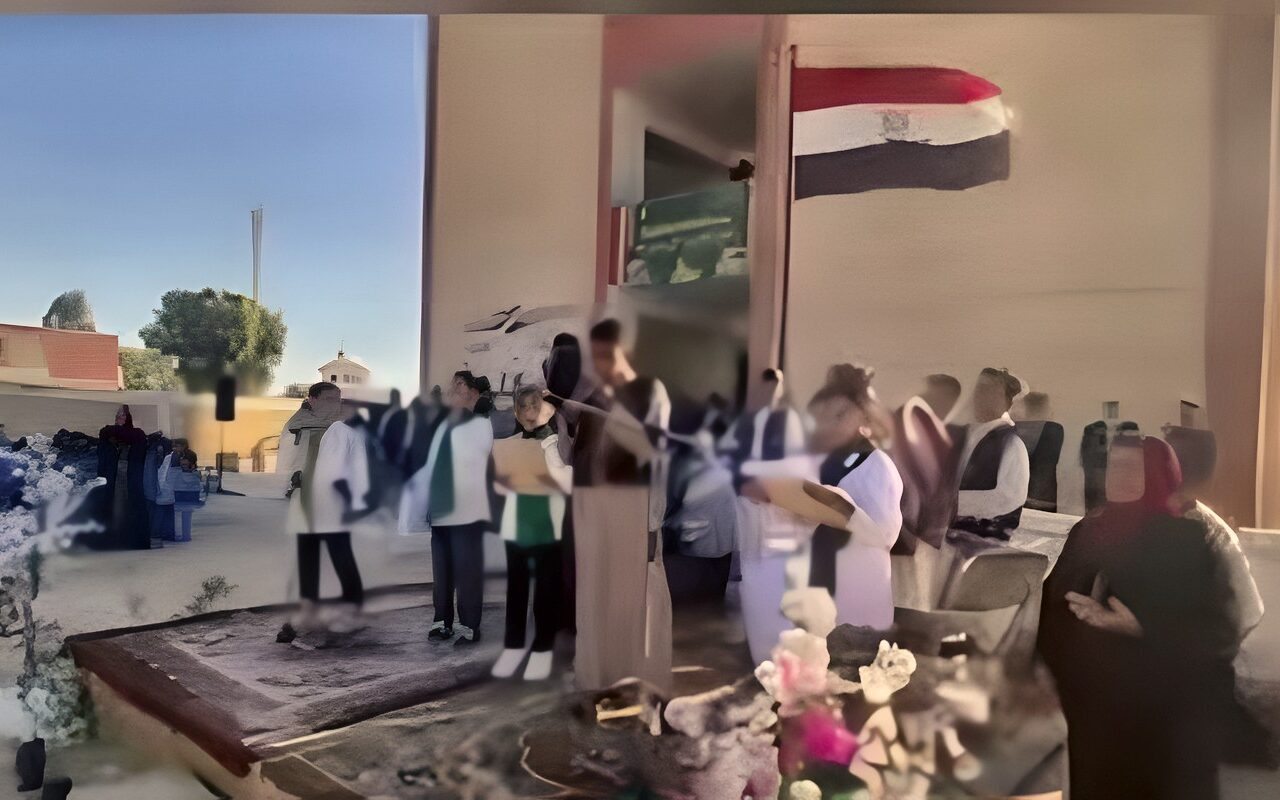 مشهد يعكس الأصالة.. طلاب بالفرافرة يقدمون عروضًا تراثية في الطابور الصباحي