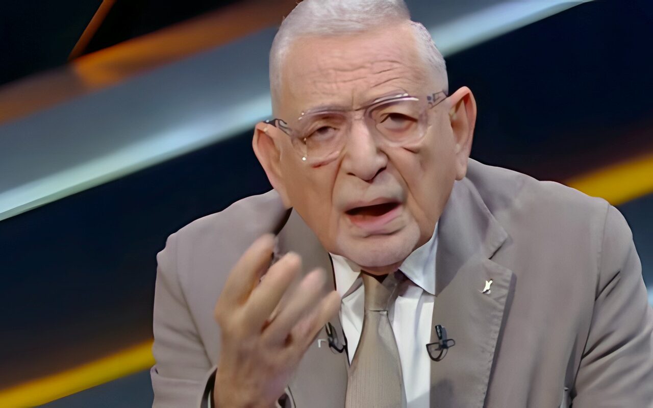 بتاخدوا ملايين ومش مقدرين قيمة المكان اللي أنتوا فيه.. عدلي القيعي يفتح النار على لاعبي الأهلي