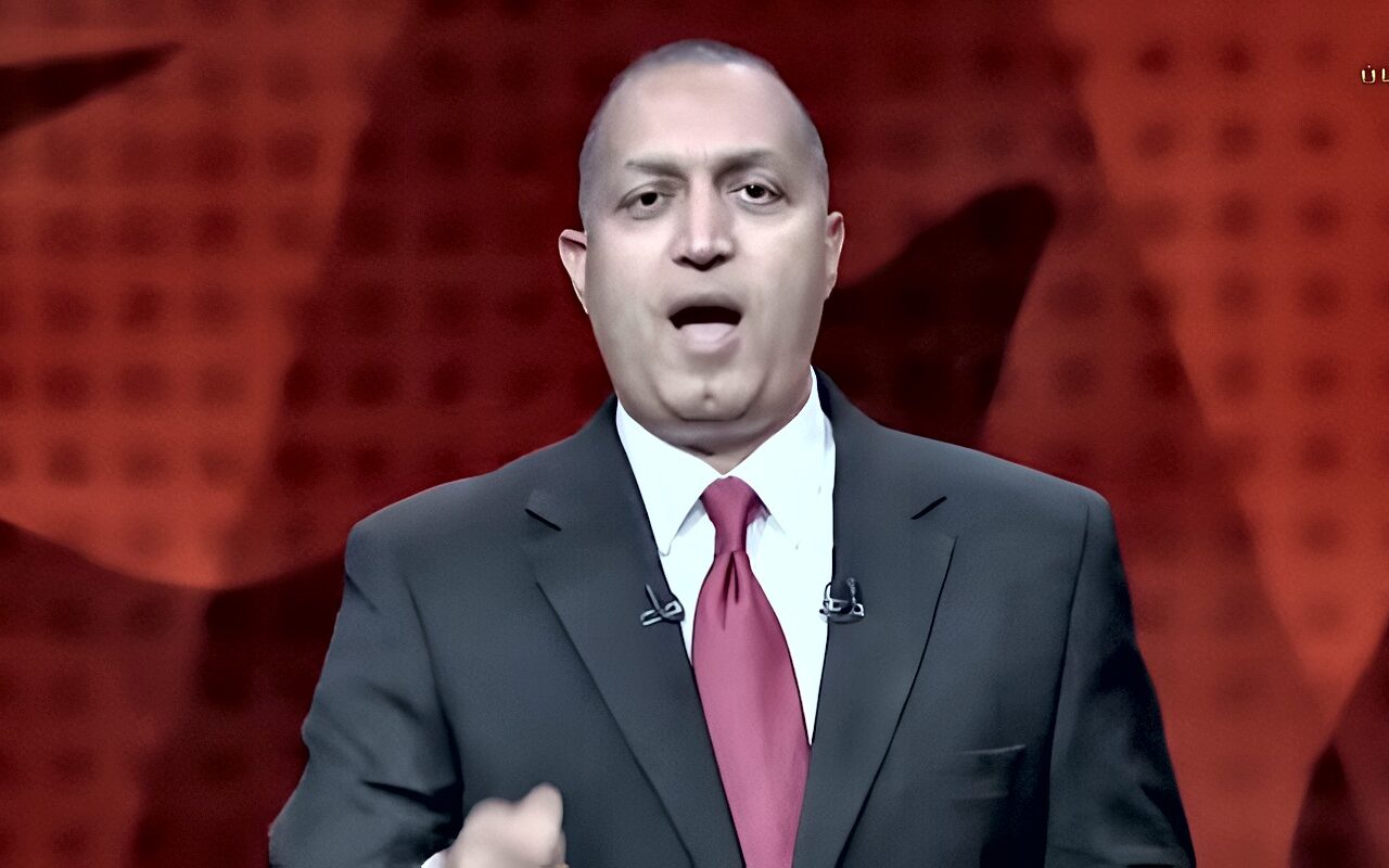 إيهاب الخطيب: تيشيرت الأهلي غالي.. واللي مش عاجبه مع السلامة