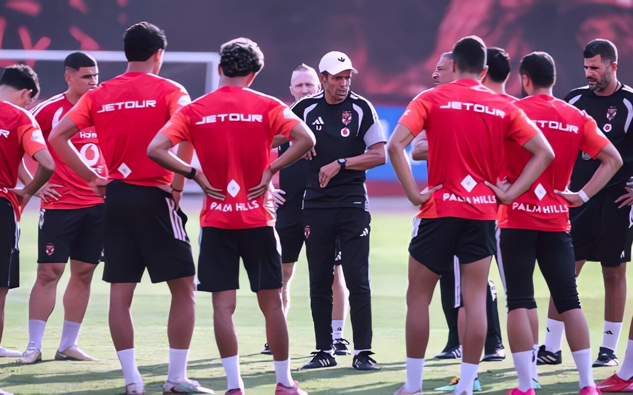 المدرب حر.. محمد العدل يدافع عن عموتة بعد استبعاد ثلاثي الأهلي