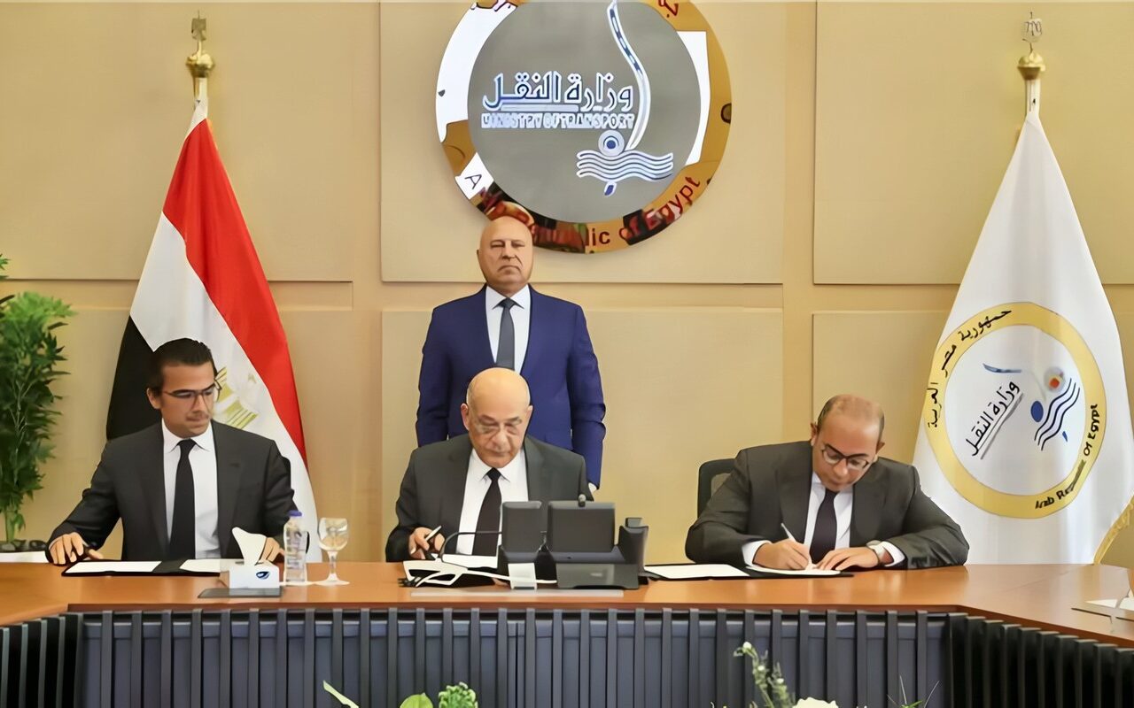كامل الوزير يشهد توقيع مذكرة تفاهم لإنشاء مركز لوجستي عالمي بميناء الدخيلة لتعزيز التوزيع وإعادة التصدير