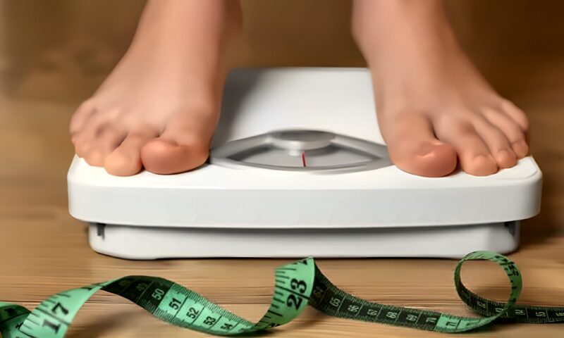 سمنة الأطفال أزمة عالمية.. 3 عادات يومية هتفرق في حياتهم