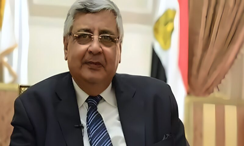 بلاش ابنك يخرج من البيت.. مستشار الرئيس يوجه نصائح عاجلة للأهالي