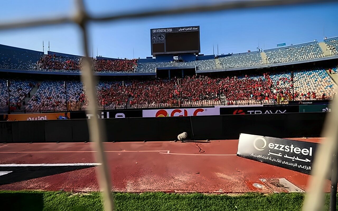 استاد القاهرة يتزين لقمة الأهلي والزمالك وجماهير الأحمر تبدأ التوافد