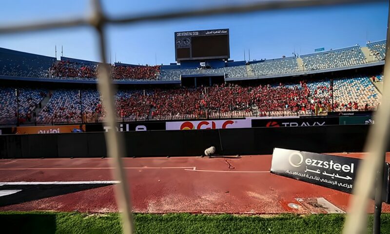 استاد القاهرة يتزين لقمة الأهلي والزمالك وجماهير الأحمر تبدأ التوافد