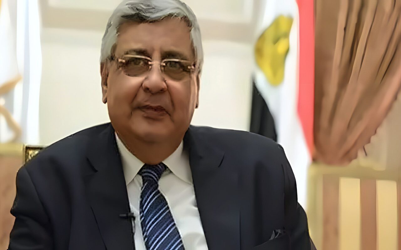 شاهد على بطولات الأطباء.. عوض تاج الدين يروي كواليس علاج مصابي حرب أكتوبر