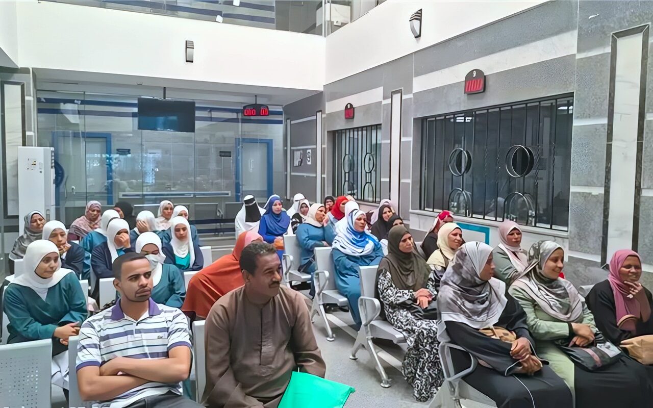 صحة قنا تراجع جاهزية الإدارات التابعة لحملة التطعيم ضد الحصبة (صور)