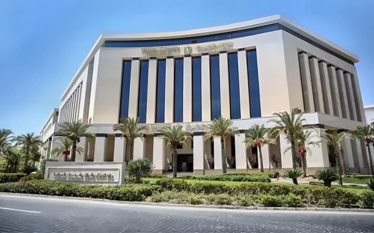 الإسكان: إعادة تخصيص الوحدات السكنية للعاملين المنتقلين إلى العاصمة الجديدة بالحيين السكنيين الثالث (R3) والخامس (R5) بنظام القرعة العلنية