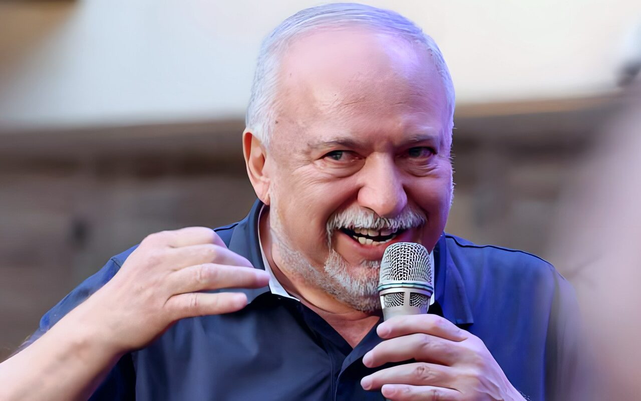 ليبرمان يطلب فتح تحقيق جنائي ضد نتنياهو بتهمة “الخيانة”