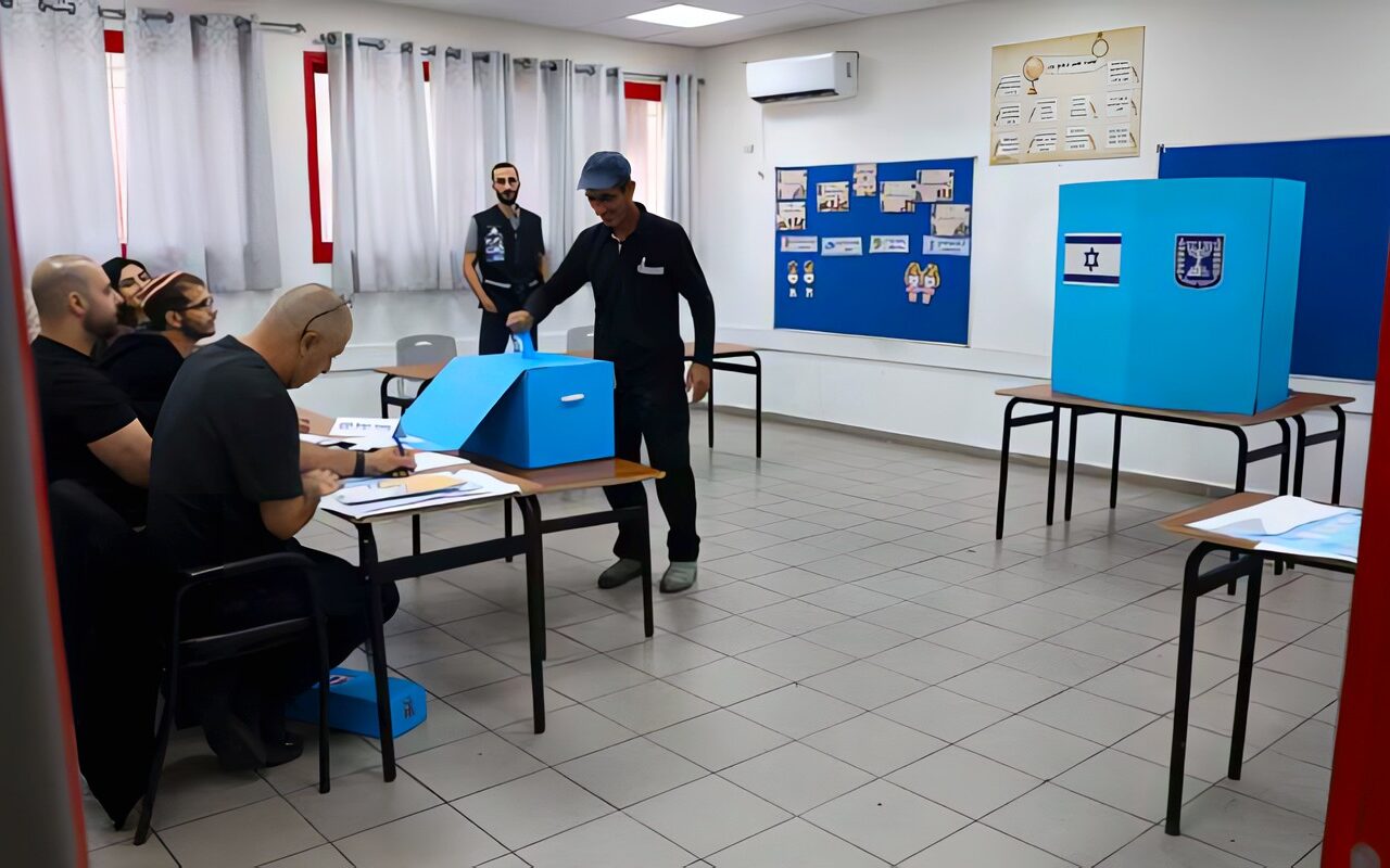 بدء الاقتراع في الانتخابات الإسرائيلية وسط تنافس حاد بين نتنياهو والمعارضة