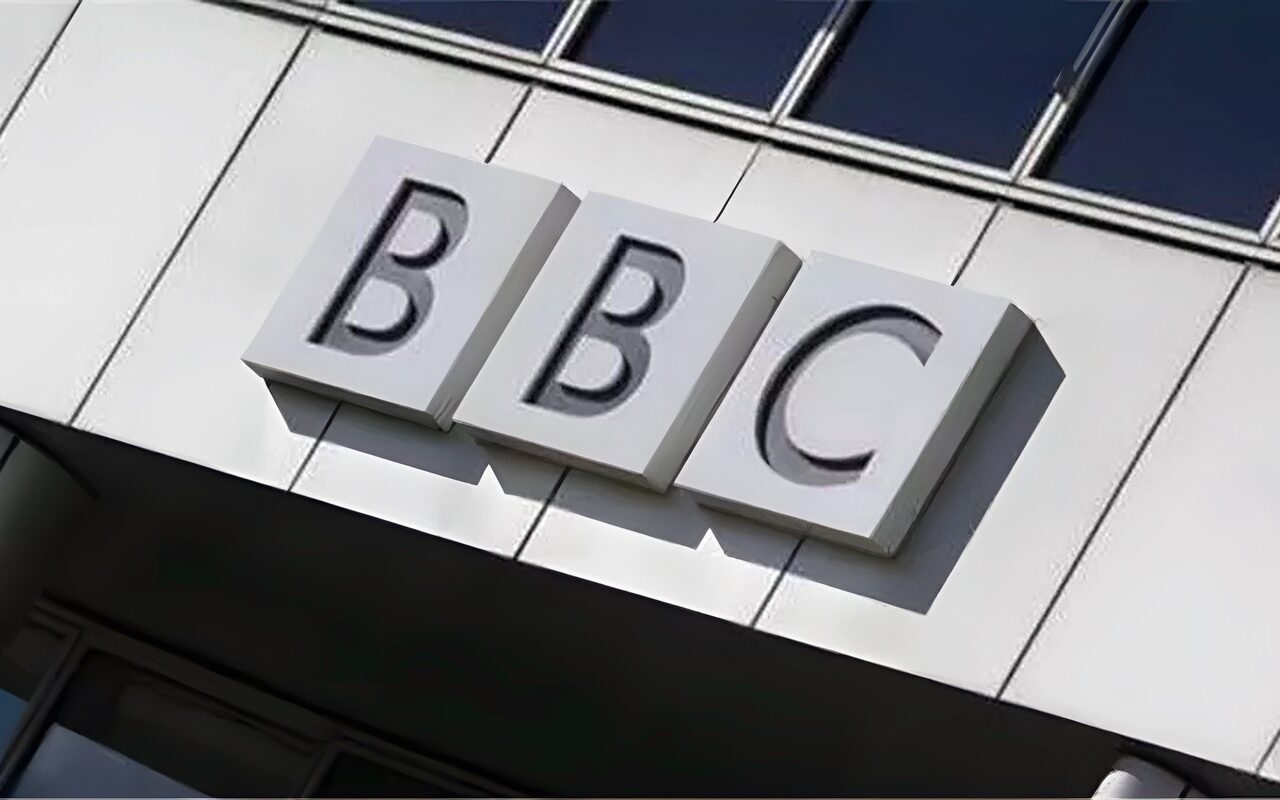 حسام الحداد يعلن انسحابه من برنامج «نقطة حوار» على BBC عربي ويتهم إدارة الحوار بالتحيز وتقييد حرية الرأي