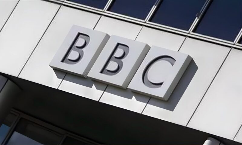 حسام الحداد يعلن انسحابه من برنامج «نقطة حوار» على BBC عربي ويتهم إدارة الحوار بالتحيز وتقييد حرية الرأي