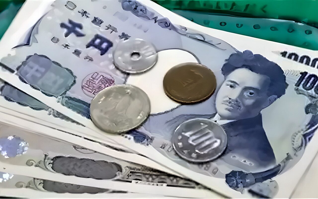 سعر الـ100 ين الياباني مقابل الجنيه في البنك المركزي