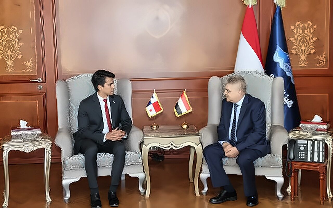 تعاون مصري بنمي لتعزيز حركة التجارة العالمية.. ربيع يبحث مع سفير بنما تطوير الشراكة وتبادل الخبرات بين قناتي السويس وبنما