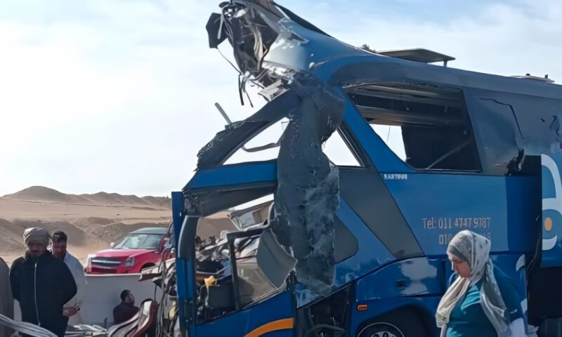 مصرع 13 شخصا وإصابة 34 آخرين.. ننشر أسماء ضحايا حادث طريق أسيوط الغربي