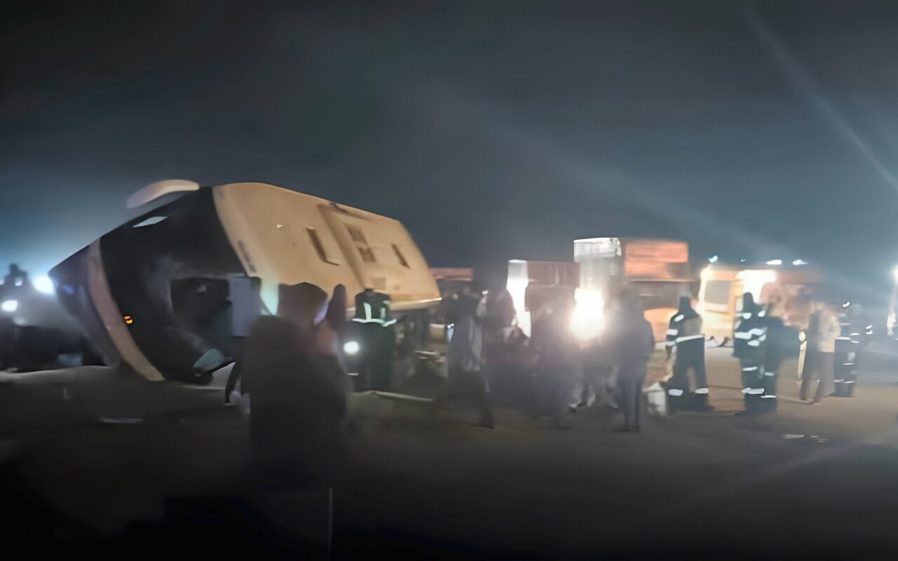 القصة الكاملة لمصرع 4 أشخاص وإصابة 60 في حادثي تصادم بالقرب من بني مزار