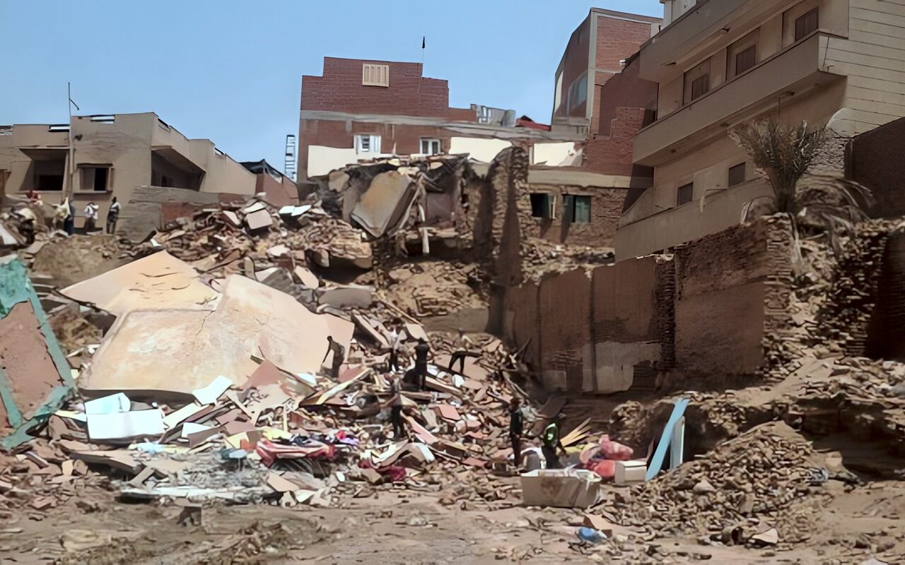 خلف مسجد الشاذلية.. تفاصيل انهيار منزل قديم في سوهاج ونفوق عجل صغير