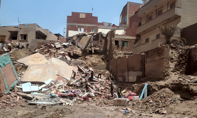 خلف مسجد الشاذلية.. تفاصيل انهيار منزل قديم في سوهاج ونفوق عجل صغير