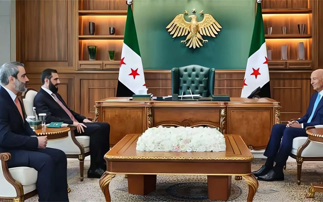 أحمد الشرع يستقبل المبعوث الرئاسي الأمريكي في دمشق