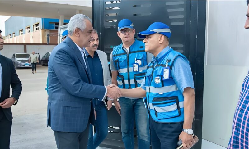 وزير الدولة للإنتاج الحربي يفاجئ العاملين بمصنعي 999 و99 الحربي بجولة تفقدية خلال الوردية الليلية