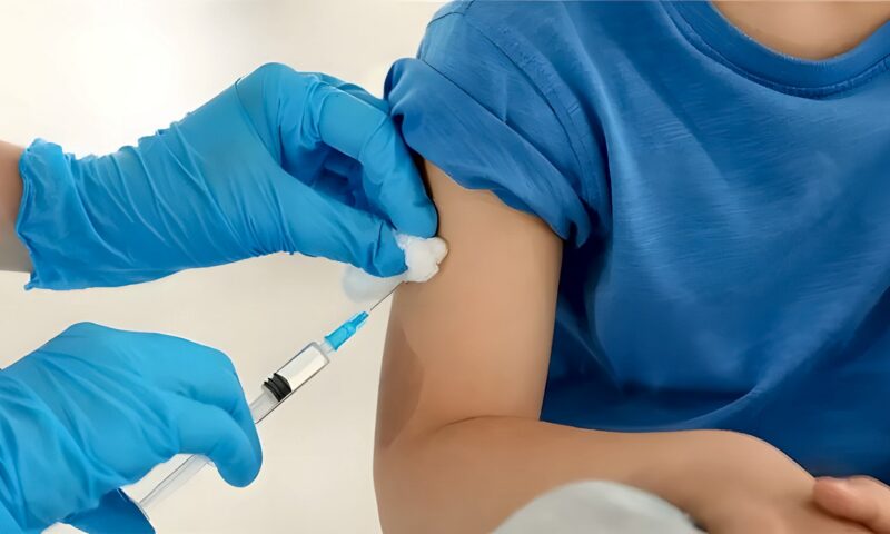 الصحة تحذر: لا تحرموا أطفالكم من التطعيم بسبب شائعات السوشيال ميديا
