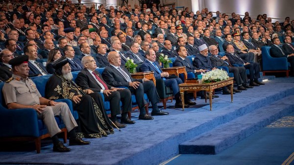 رئيس جامعة دمنهور: ما تناوله منتدى مصر اليوم يعد خارطة طريق لبناء الوعي قبل بناء الحجر
