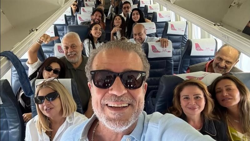 شريف منير برفقة نجوم الفن في الطريق إلى مهرجان الجونة (صور)