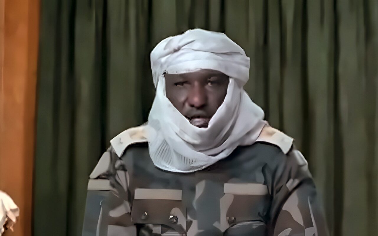 وصفها بالحرب العبثية، انشقاق قائد المهام الخاصة بالدعم السريع و300 أخرين عن المليشيا (فيديو)