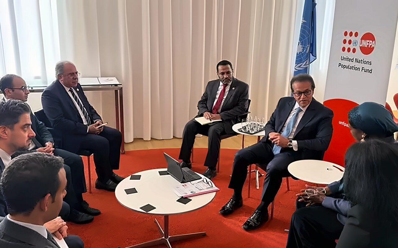 وزير الصحة يبحث مع المديرة التنفيذية لصندوق الأمم المتحدة للسكان تعزيز التعاون في الصحة الإنجابية وتنظيم الأسرة على هامش القمة العالمية للصحة ببرلين