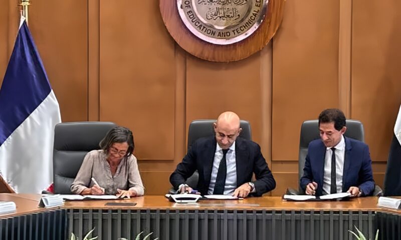 التعليم توقع بروتوكول إنشاء مدرسة جديدة للتكنولوجيا التطبيقية ببدر