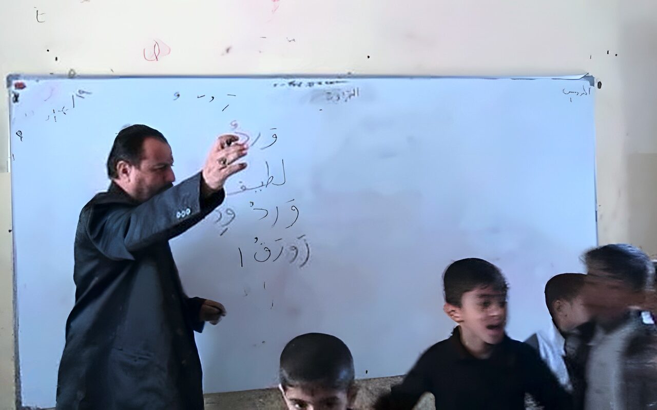 مش عارفين نشرح كلمتين بضمير| معلمون يصرخون: الحصة بتضيع في التقييمات