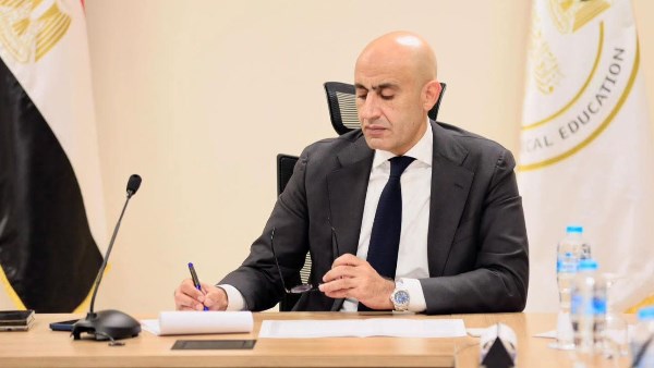 إلزام الطلاب وأولياء الأمور والمعلمين بتوقيع إقرار استلام التابلت..وصدى البلد ينشر تفاصيله