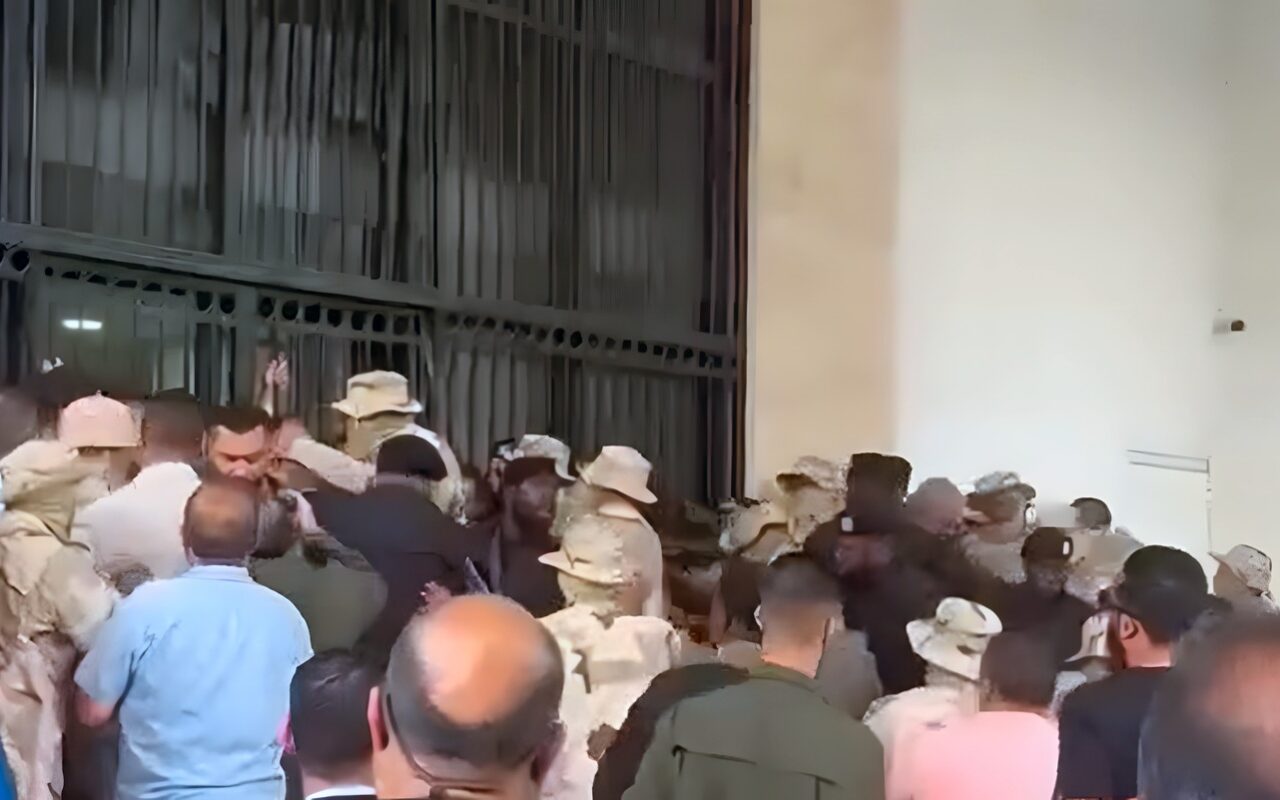 ليبيا.. مسلحون يقتحمون ديوان المحاسبة لفرض تعيينات بالقوة