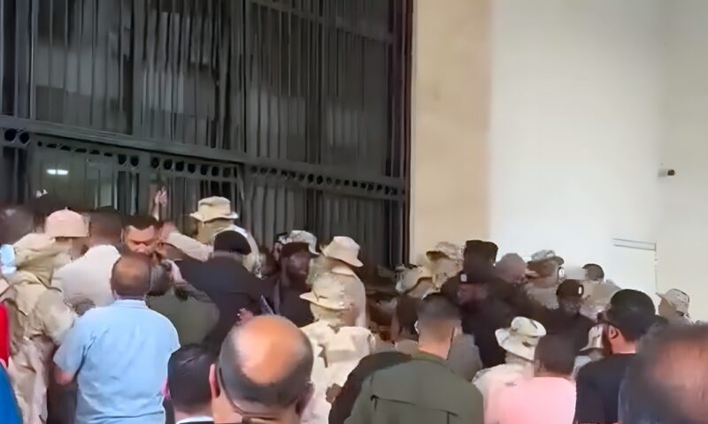 ليبيا.. مسلحون يقتحمون ديوان المحاسبة لفرض تعيينات بالقوة