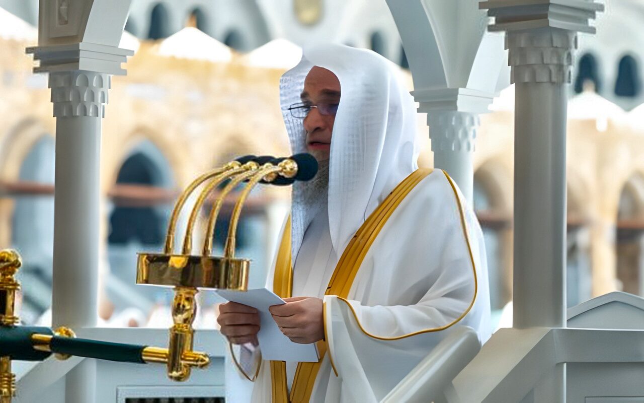 إمام المسجد الحرام: لسنا معصومين من الخطأ والعبرة في النهوض بعد السقوط